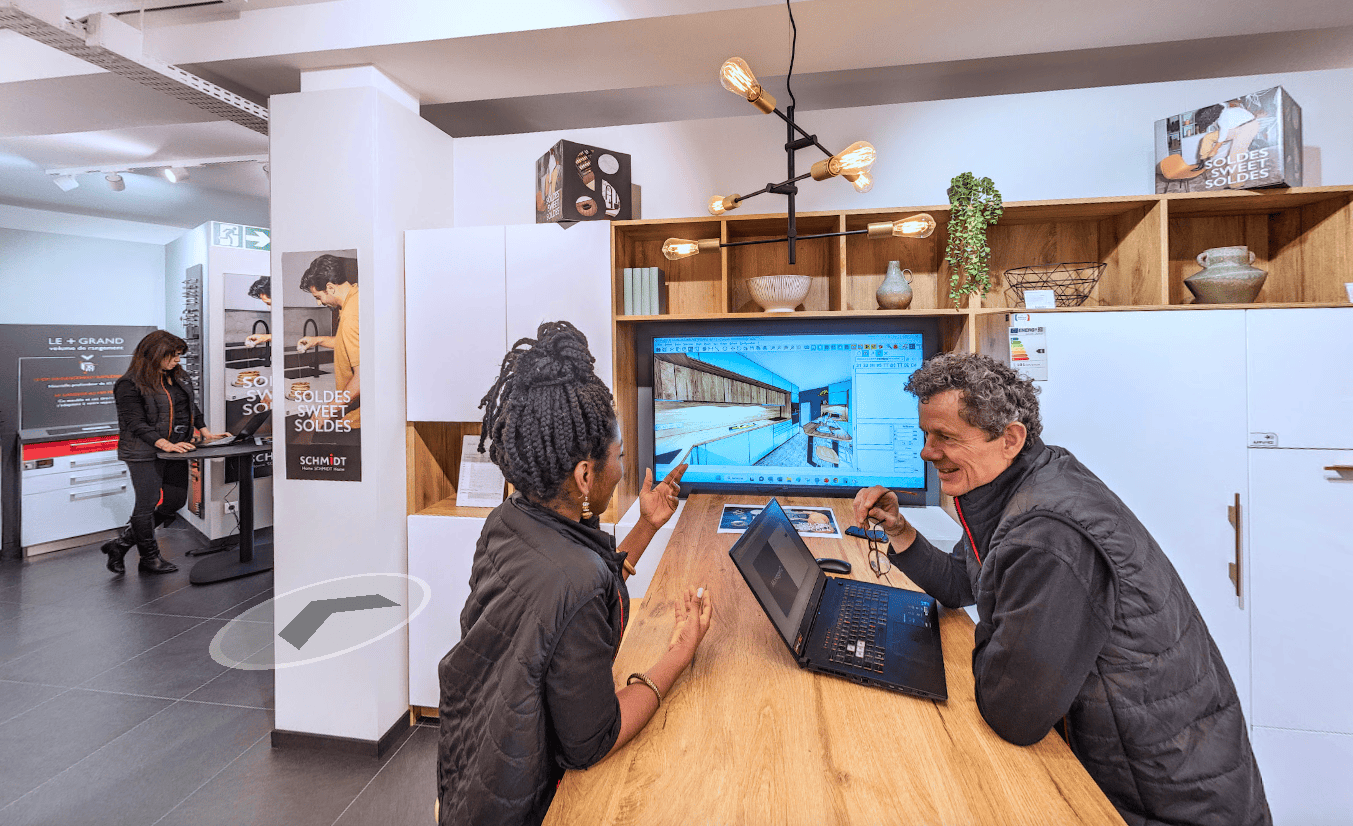 une visite virtuelle permet de montrer une entreprise ainsi que ses collaborateurs, comme ici dans un magasin schmidt, spécialiste de l’aménagement intérieur de la maison
